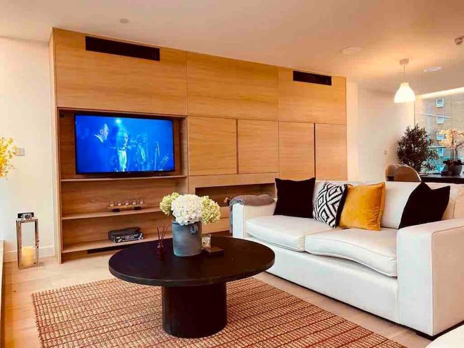 Large 3 Bed 3 Bathrooms Penthouse With Terrace And City Views In Londra Dış mekan fotoğraf
