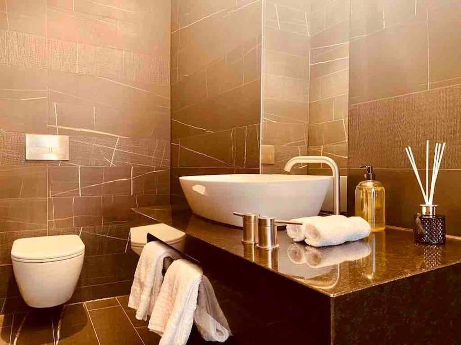 Large 3 Bed 3 Bathrooms Penthouse With Terrace And City Views In Londra Dış mekan fotoğraf