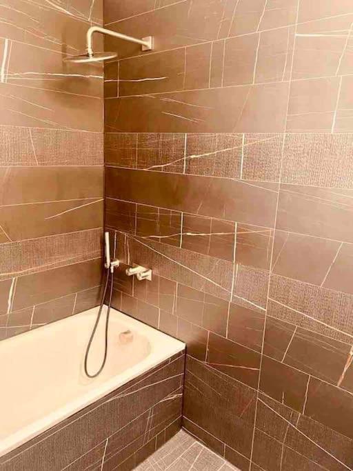 Large 3 Bed 3 Bathrooms Penthouse With Terrace And City Views In Londra Dış mekan fotoğraf